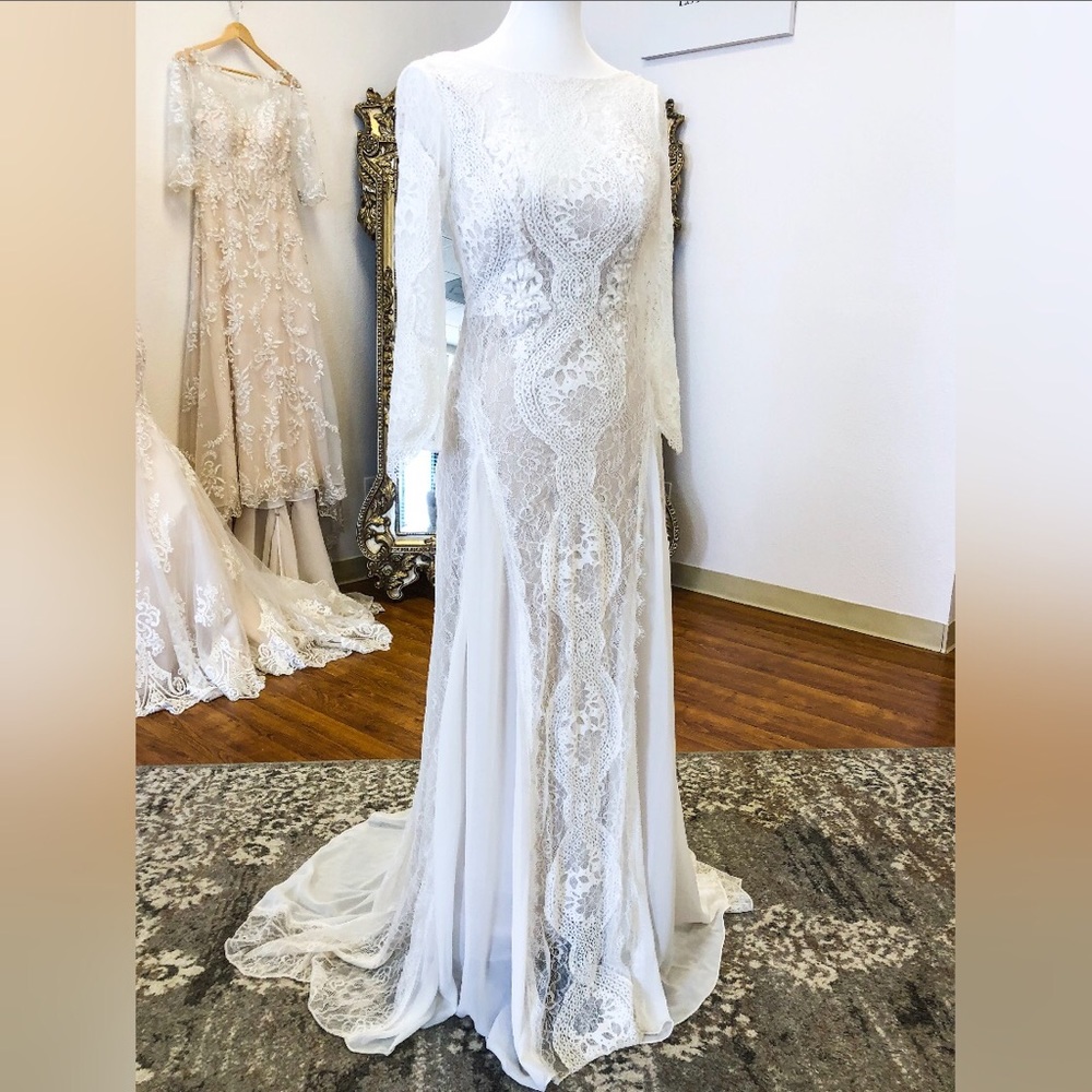 LAST ONE! Boho Long Sleeve Wedding Dress - Picture 3 of 8